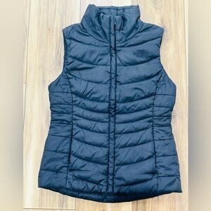 The North Face 550 Puffer Sleeveless Vest Black Warm  Jacket - Women’s XS